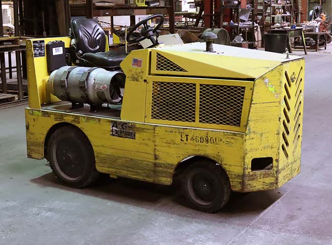 Tow Tractor 